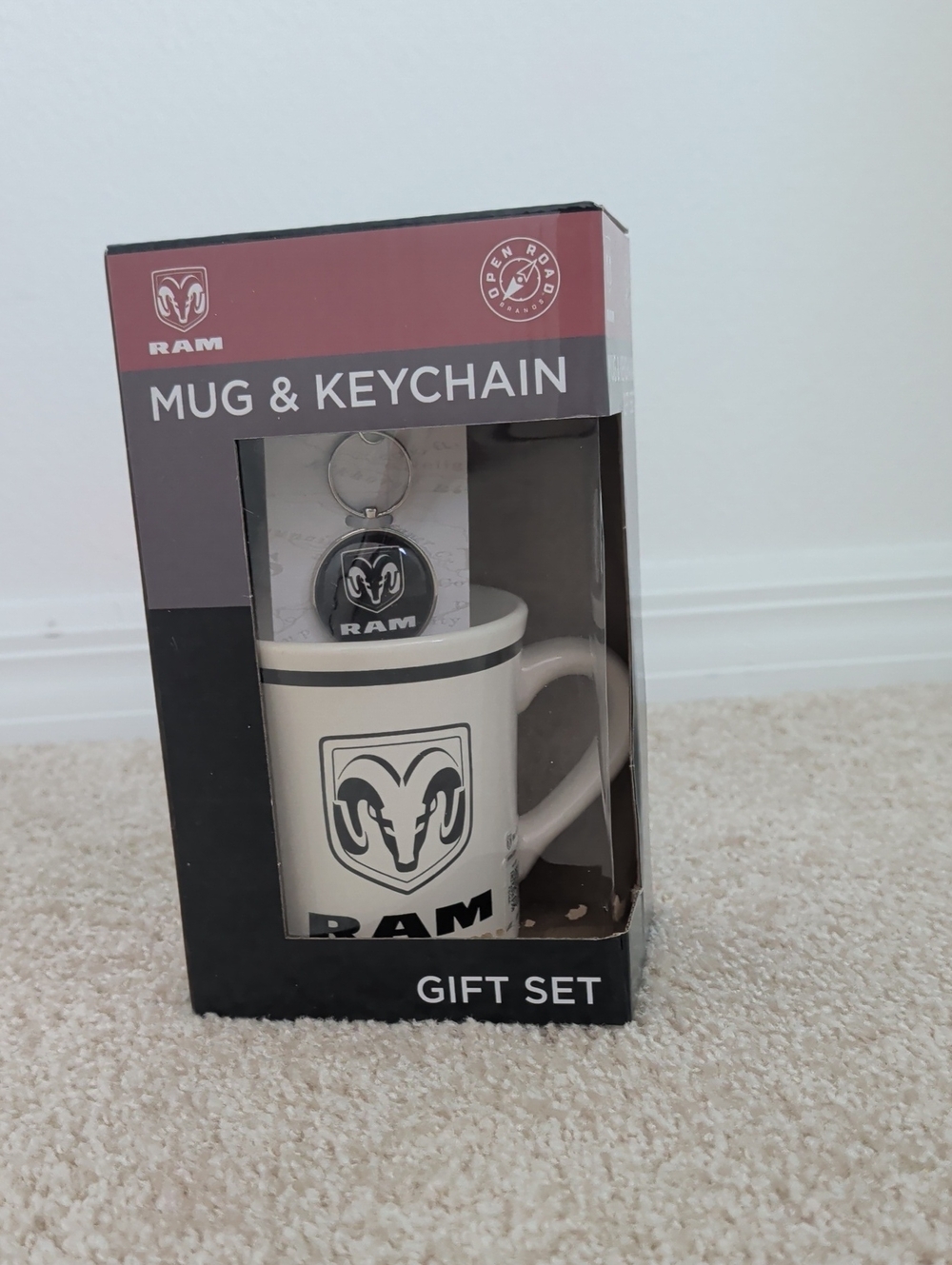 RamWhite and Black Mug & Keychain Gift Set